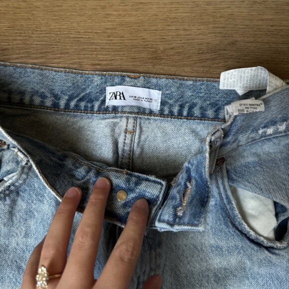 Zara Ripped Light Wash Jeans - Blue - Picture 3 of 4